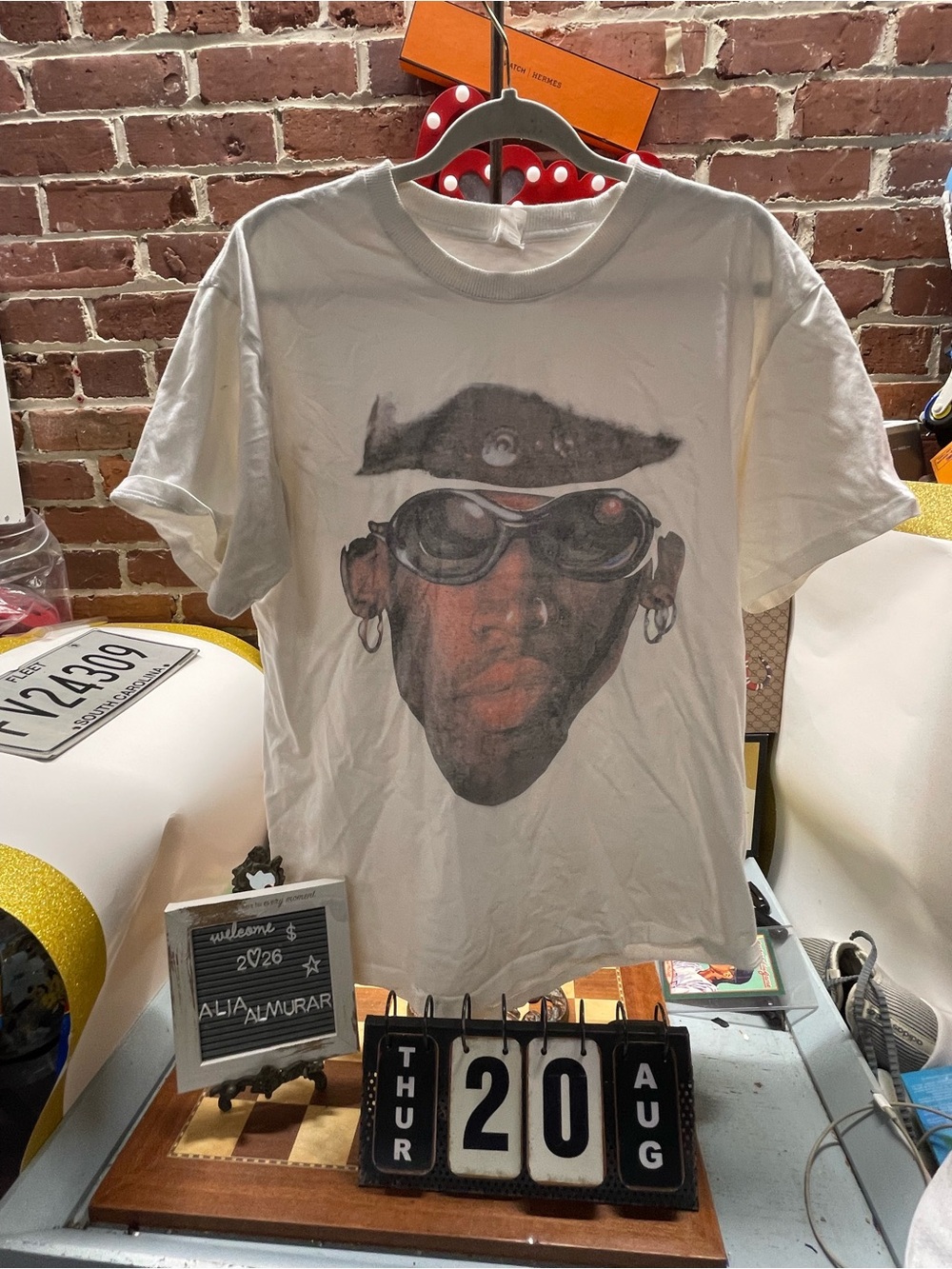 Vtg signed former professional basketball player Dennis Rodman
